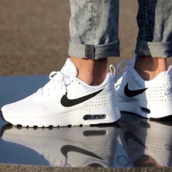 wmns air max tavas